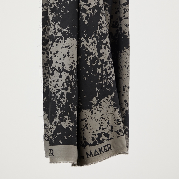 Crêpe de Viscose fond gris à motif abstrait noir