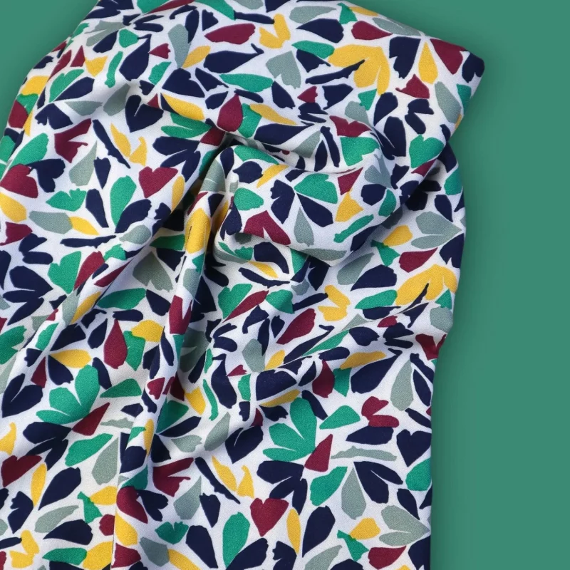 Crêpe de viscose à motif feuilles pétales vertes