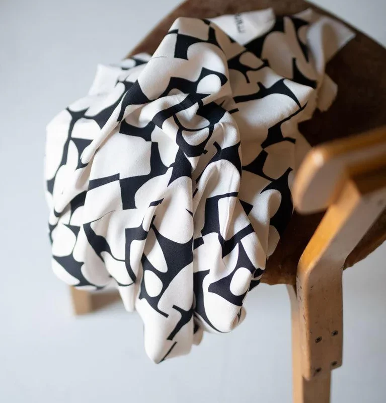 Crêpe de viscose à motif abstrait blanc